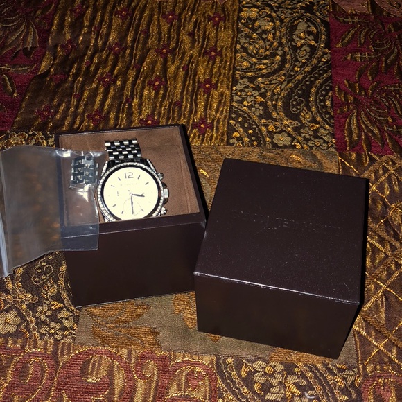 🌼🌸Michael Kors🌼🌸
Silver Chronograph Watch - Picture 8 of 8